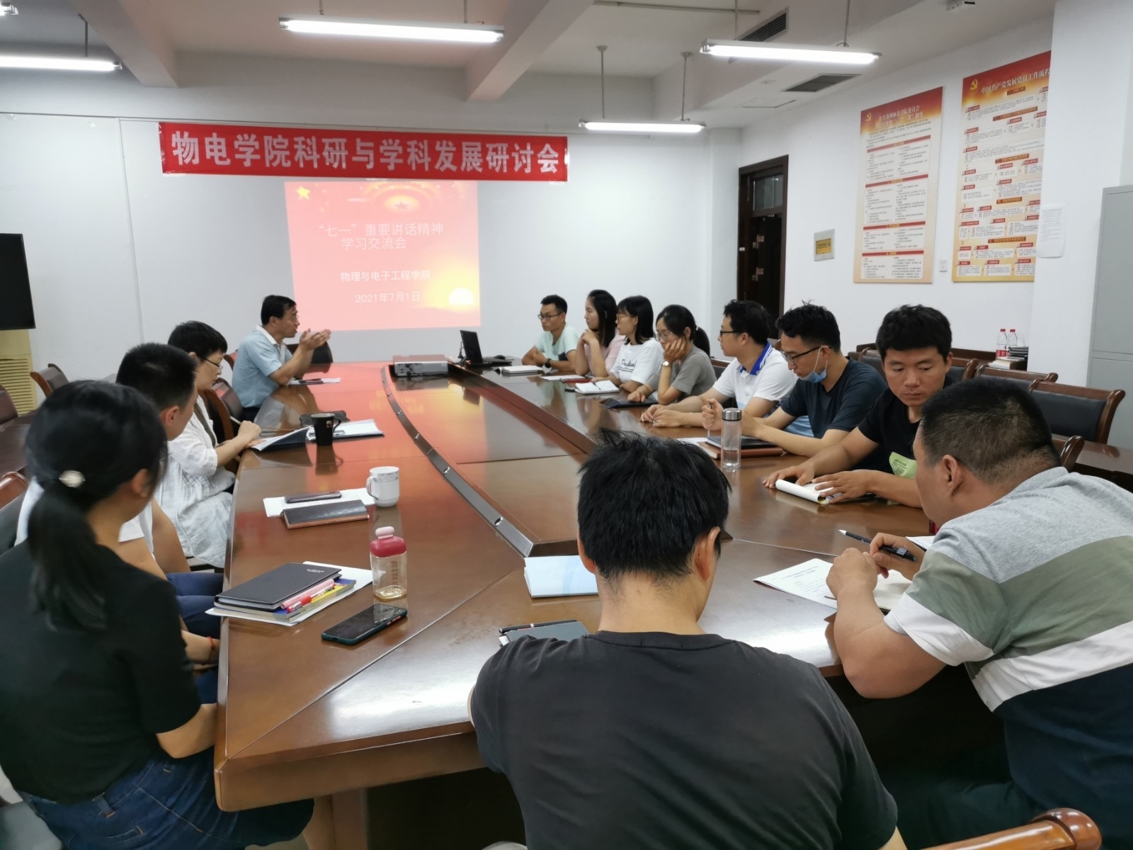 4c0fcb5cf904e8e70b124cf7c73864d.jpg 4c0fcb5cf904e8e70b124cf7c73864d.jpg