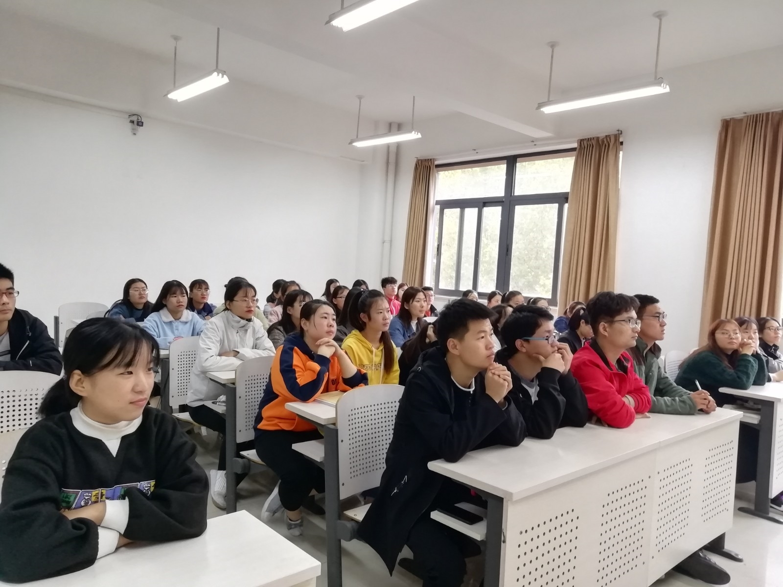 18绿能.jpg 18绿能.jpg